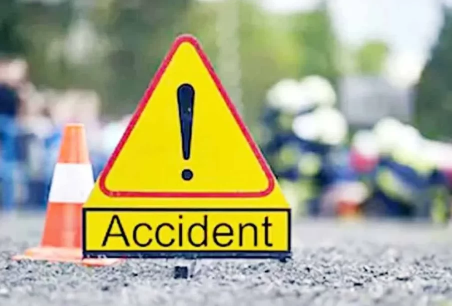 Assam:In road mishap two killed, people set on fire the vehicle