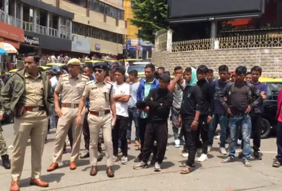 In Police Bazar situation tensed after miscreants beat taxi drivers